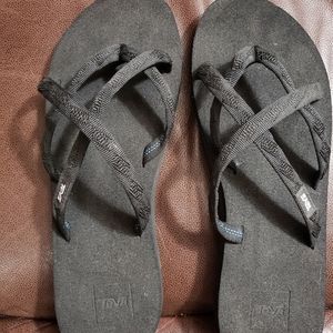 Teva Olowahu sandals size 10